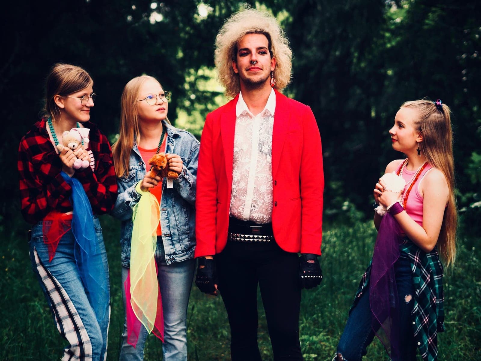 Vuonna -85 – rock-tähti ja nuoret hahmot